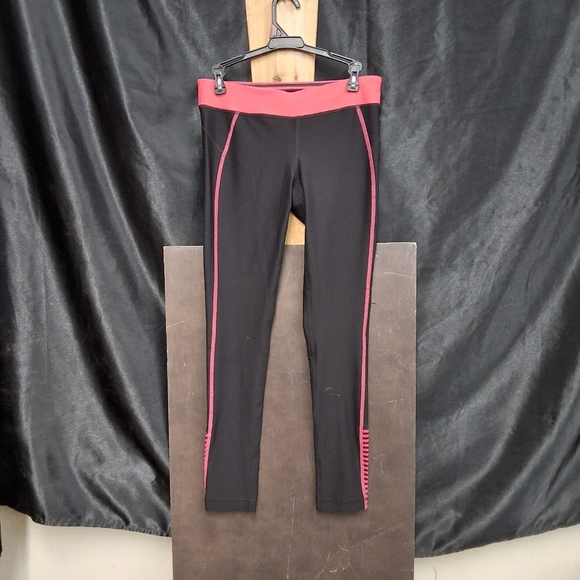 Xersion Fitted Activewear leggings - Black and Pink - Picture 9 of 16